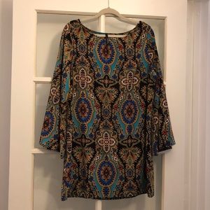 Bell sleeve shift dress